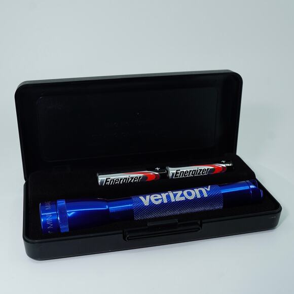 Mini Maglite Flashlight - Compact and Reliable! - Picture 1 of 3